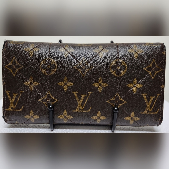 LOUIS VUITTON Sarah Etoile Monogram Quilted Wallet - Picture 6 of 16